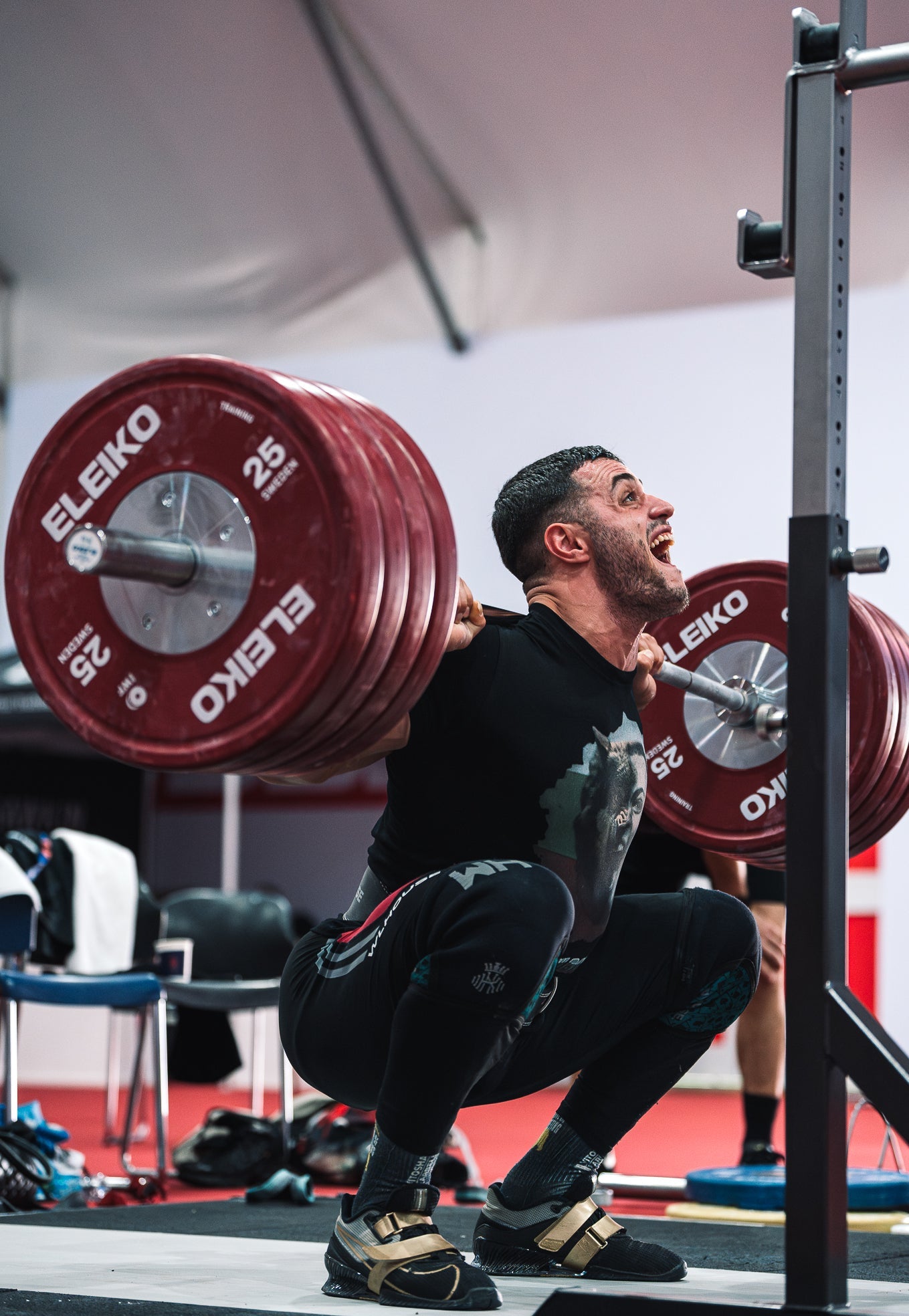 Karlos Nasar squats 220kg